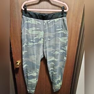 **FLAWED** VS Sport Army Print Joggers